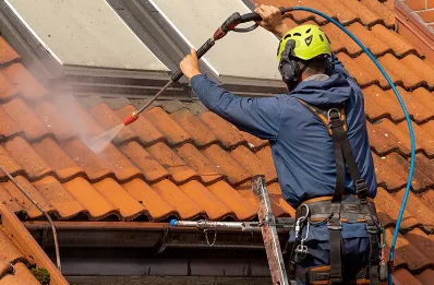 Démoussage et hydrofuge de toiture à Burelles